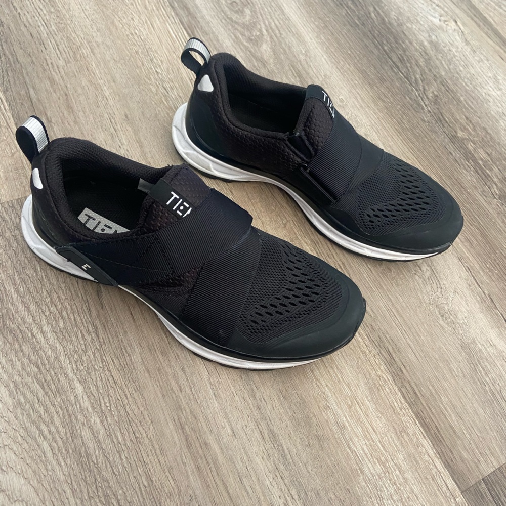 TIEM Slipstream cycling shoes with clips